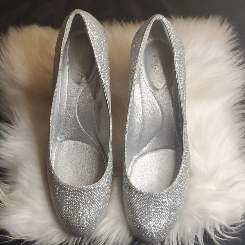 Silver Glitter Round-Toe Pumps for Women